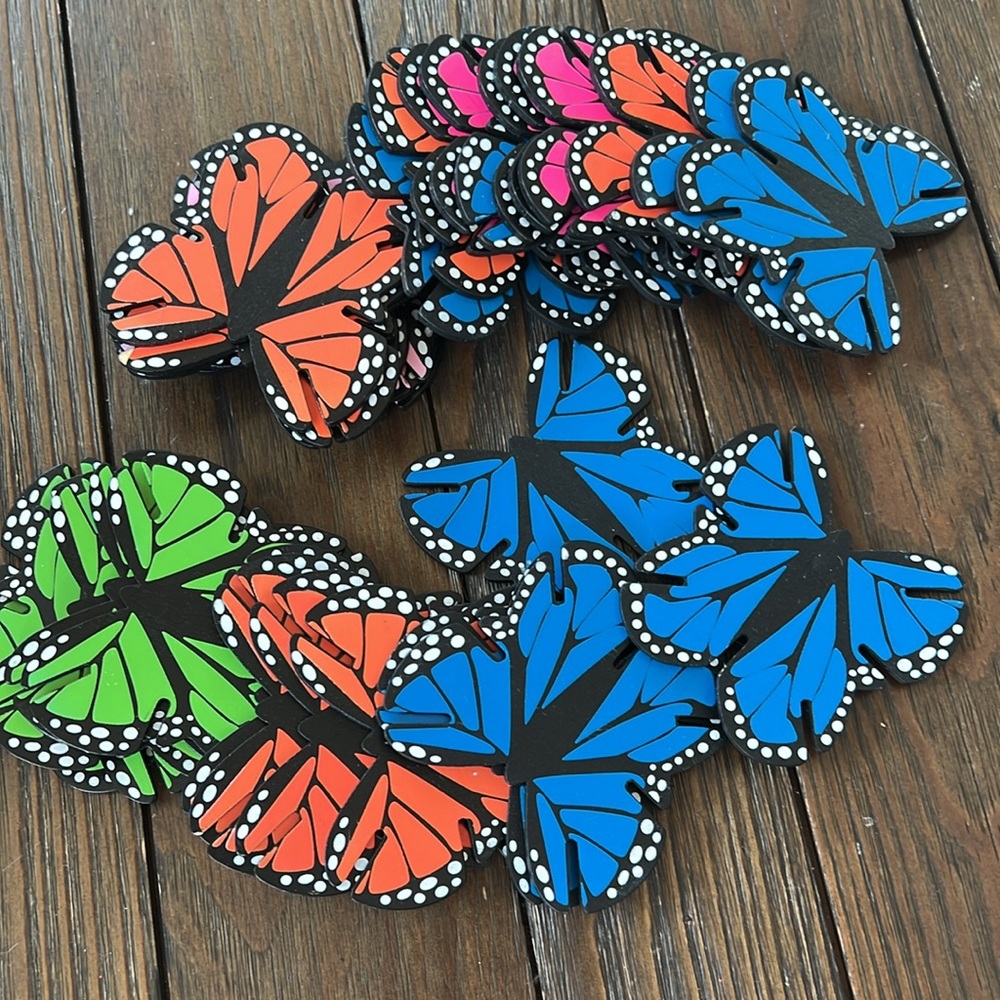 32 wooden painted craft butterflies, green, hot, pink, pale pink orange & blue - Picture 5 of 7